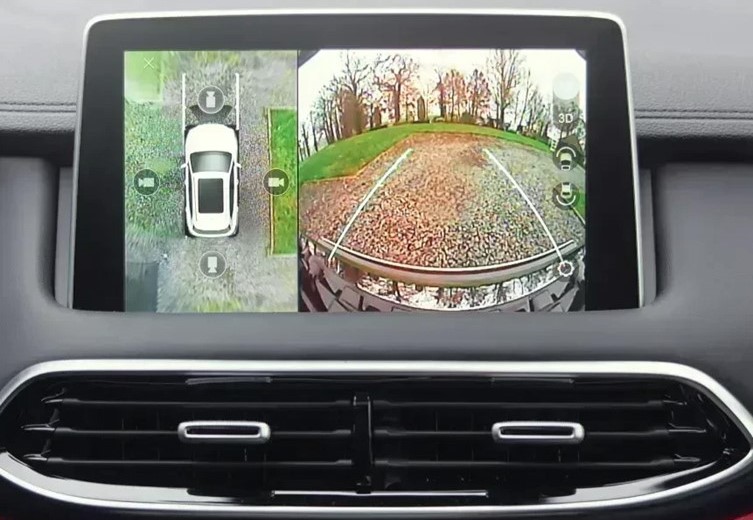 360° <span>kamera *<i>Dostopno samo na nivoju opreme Luxury</i></span>